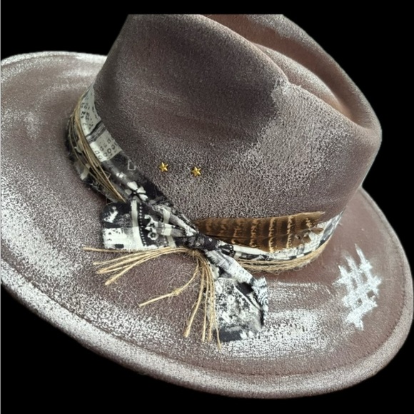 Festive For Any Occasion Distressed Rancher Hat L/ L 23” - Picture 1 of 4